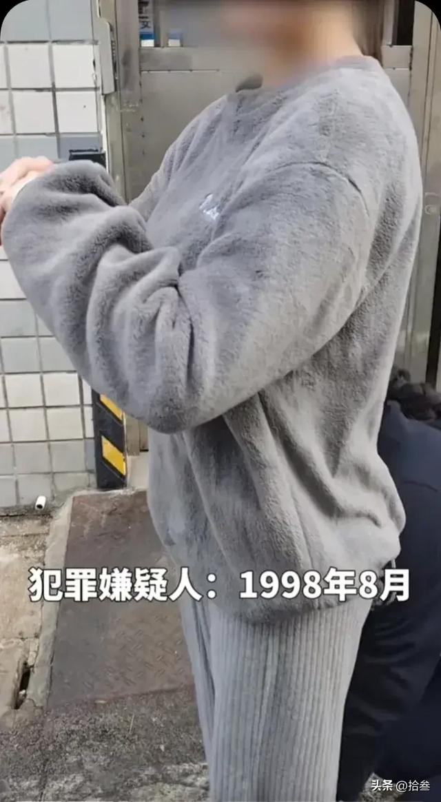 美女自拍58部淫秽视频,半年仅获利一万二,网友:不如进厂打工