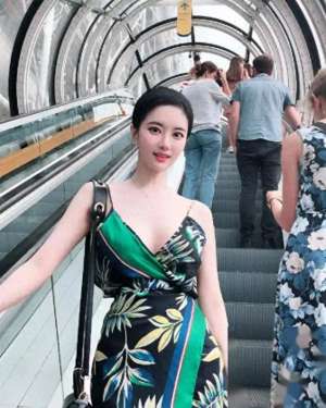 女主播韩申颖(韩国模特美女主播韩申颖超大胆街拍美照)