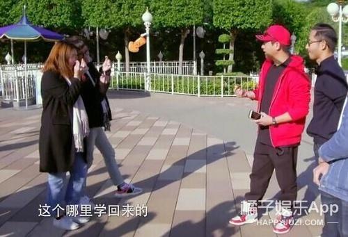 韩式比心不是韩国明星发明的?27年前赵雅芝就会了,连雪姨都比过