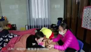 网红女主播舌头舔屏(泪目13岁脑瘫少年靠用舌头“舔屏”，赢来满墙奖状)