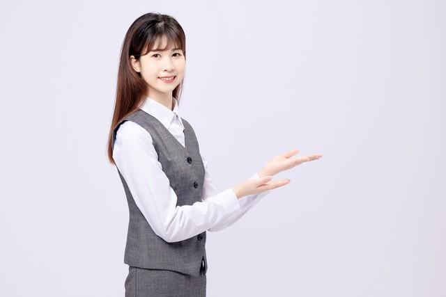 柳岩衣着暴露主持儿童节目引争议!郭德纲机智解围显情商。