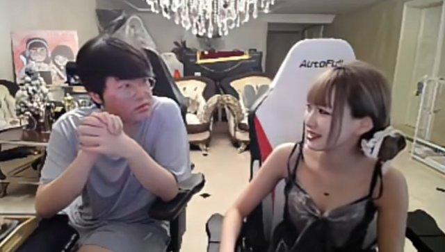 姿态整场被硬控!周敢敢穿黑丝庄园热舞,Letme:LLW还不出来吗
