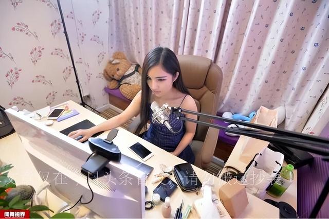 女主播表演“脱裤露乳”求榜一大哥打赏，网友：重赏之下必有勇妇