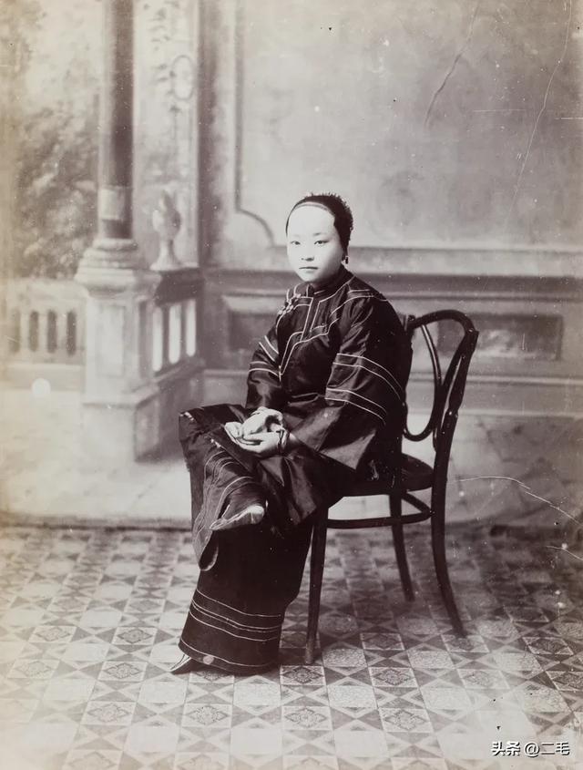 束脚的女人,真实的三寸金莲是什么样的。不适者勿入