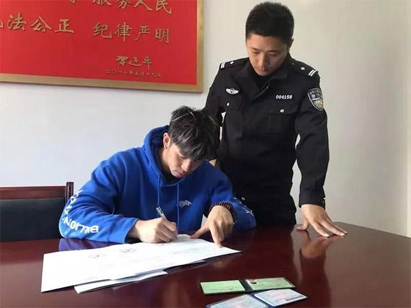 罚200元记2分!斗鱼人气主播南北高架边开车边直播真吓人