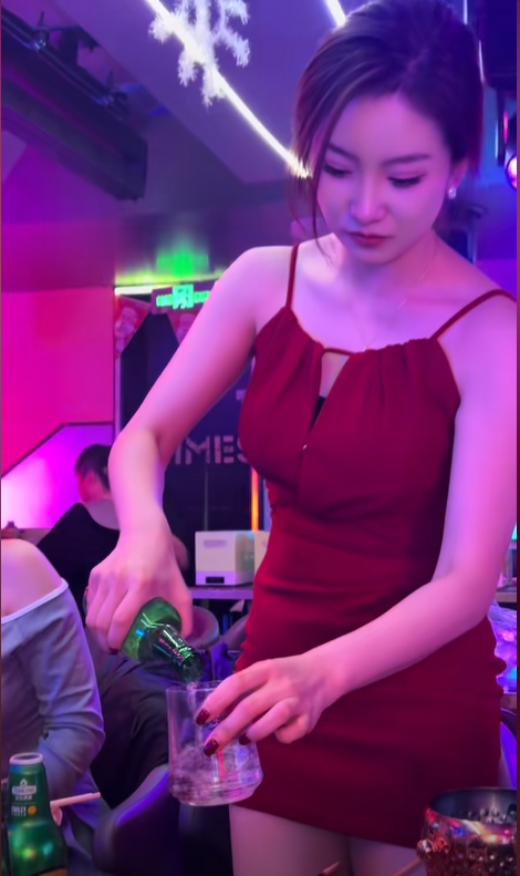 盘点全网喝酒的六大美女,你觉得谁最能喝