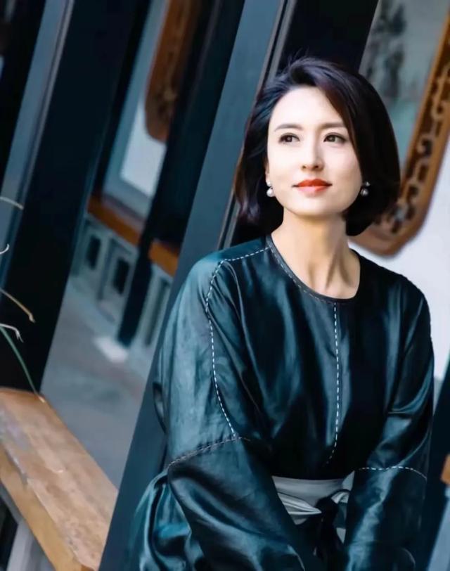 那些央视出品的女主持人有多绝！个个才貌双全，你最想娶哪一位？