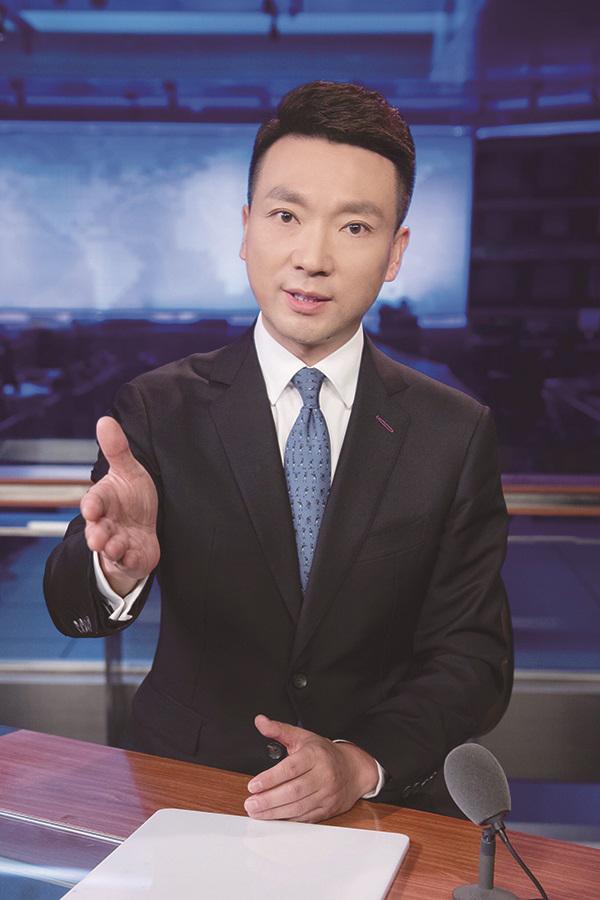 新闻主播康辉《平均分》:心向令狐冲,实则张无忌