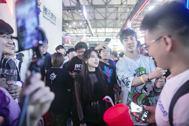 绝地求生:穿上水手服的沫子有多美?粉丝:没人敢说沫子是阿姨了
