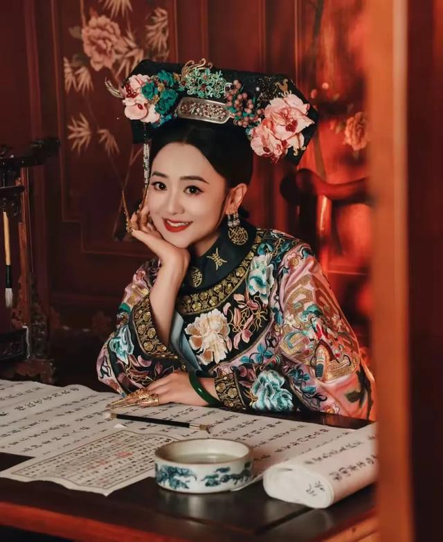 那些央视出品的女主持人有多绝！个个才貌双全，你最想娶哪一位？
