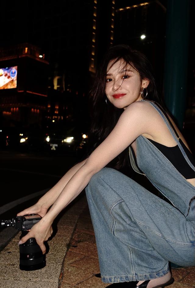 腾讯体育主持人美娜小狗蹲合集这个动作很考验腿长