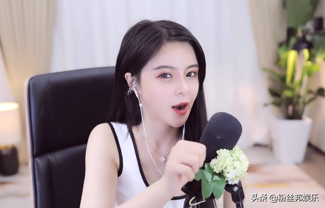 苏恩与姐姐苏令同框,亲姐妹果然长相神似,两姐妹合跳双人舞
