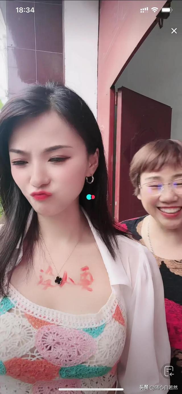 为了吸金,男女老少效仿做直播,普通人都能做自媒体,发家致富吗