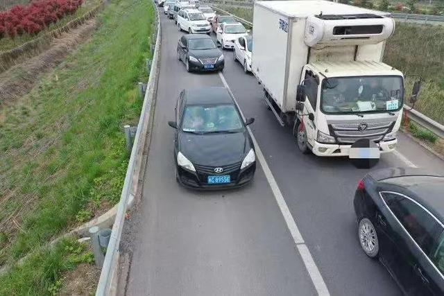 高速公路上无人机飞过 为何有人欢喜有人愁?