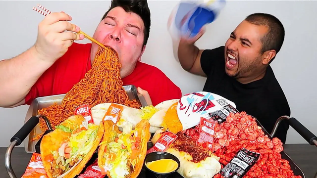 吃播鼻祖为流量暴食至362斤！“吃”断肋骨戴呼吸机还要继续吃