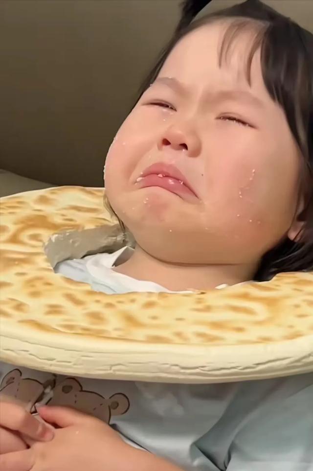 牛蛙小妹妹火了之后,妈妈被批为流量无底线,目前已删除相关视频