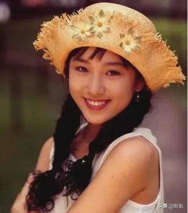 48岁照样演少女?!还被富豪追求上热搜,她段位太高了...