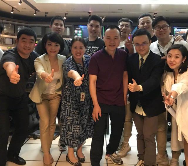 央视主持劳春燕:曾被传去世,与丈夫分居多年,年近半百仍似少女