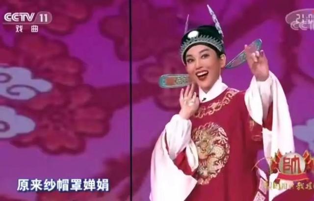 央视美女主持人李红：14岁辍学，18岁差点嫁人，今44岁风采依旧