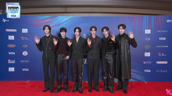 2024MAMA/JYP:跳到60岁! KATSEYE多国语言问候、ILLIT俏皮登场