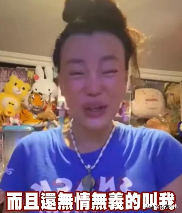 过气网红落魄现状!法拉利姐被母亲半夜赶出家,直播痛哭欠债百万