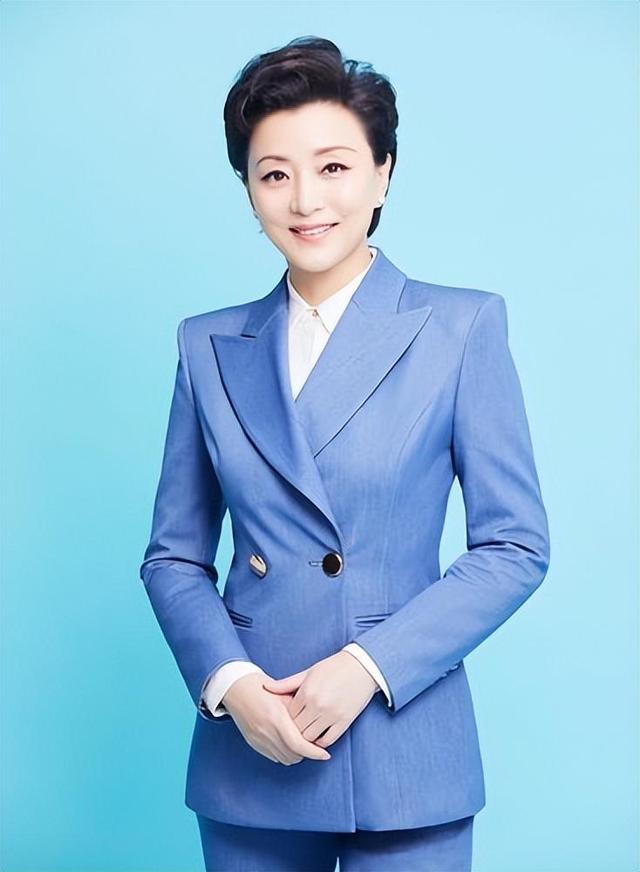 盘点中国十大最著名女主持人,周涛排名第二
