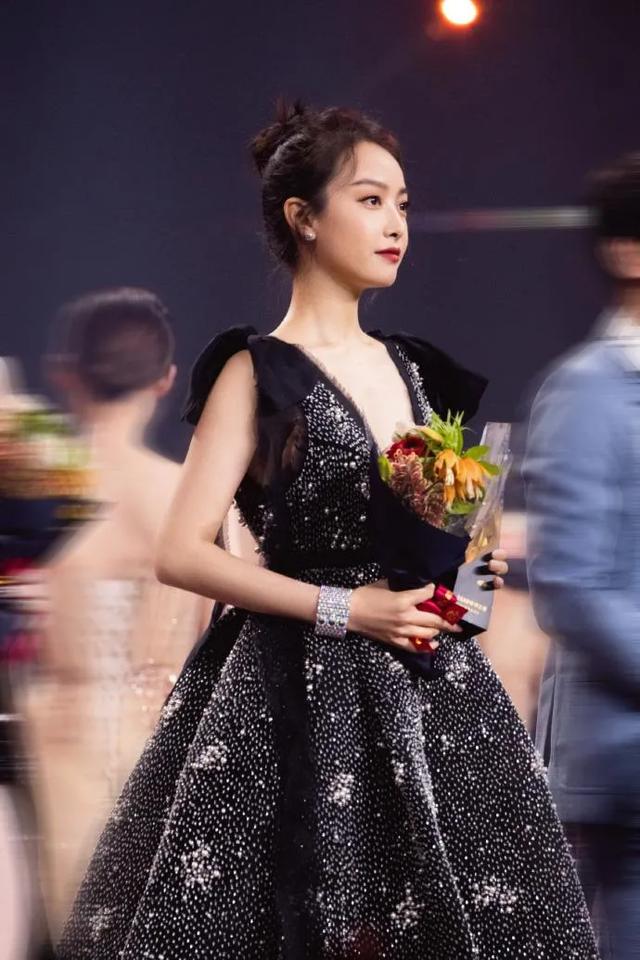 “明媚美人”宋茜