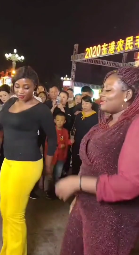 非洲姑娘嫁东北大叔,当上网红直播出轨,今带混血儿子回非洲生活