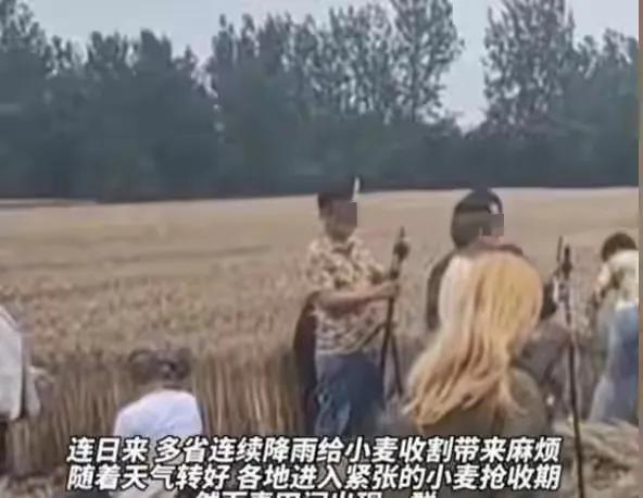 【禁不住诱惑!无良直播女神骚气十足,浓妆紧身裙引发网络轰动】
