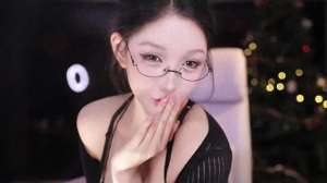 韩国女主播米娜5级(米娜首次表演“女王驾驭术”，网友：这尺度真的可以播吗？)