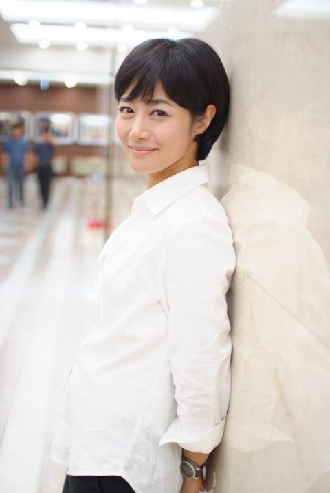 韩国首个AI女主播诞生:可24小时工作 网友感慨“以假乱真”