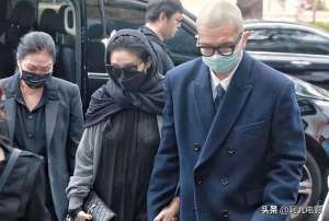 女主播 胸贴(张兰直播模仿大S穿搭，卖胸贴、内衣外穿为带货毫无下限)