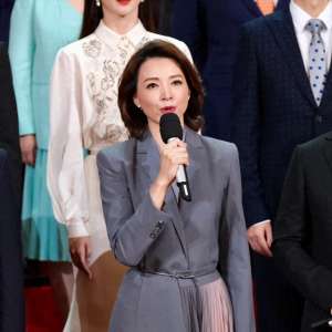 央视女主播的胸(央视5位美女主持人，每一位都是才貌双全，你最喜欢哪一位主持人)