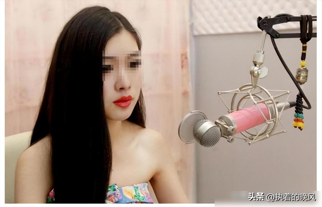 女主播忘关摄像头,换衣全过程被直播,画面让人不堪入目,