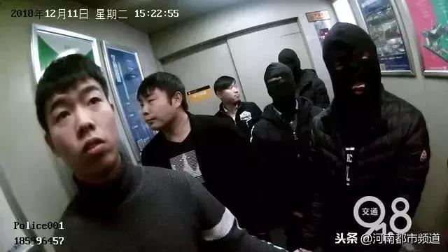 80后女主播每晚直播不堪表演,13岁儿子就在隔壁房间……