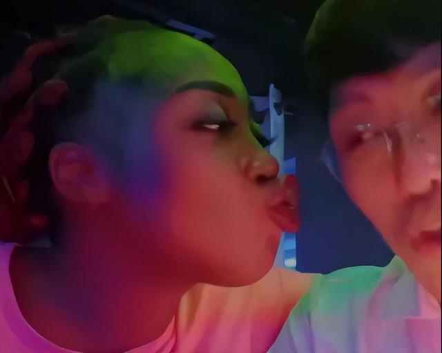 非洲姑娘嫁东北大叔,当上网红直播出轨,今带混血儿子回非洲生活