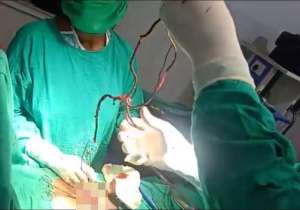 女主播黄鳝门磁力(印度男遭妻背叛 借酒浇愁把54米数据线塞进尿道 坚持3个月才就医)