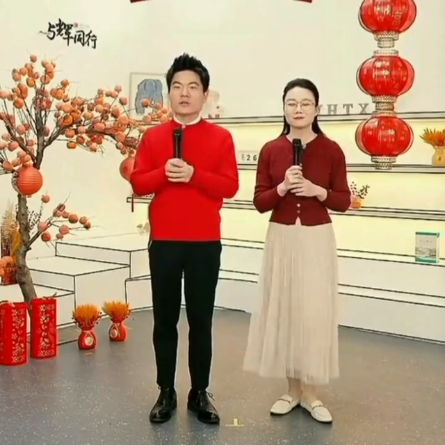 潇潇在河南给大家拜年,没想到,女主播是她第一个出现#与...