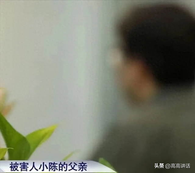 11岁男孩被骗与41岁女主播l聊,诱导多少米脱一件,刷了一万多!