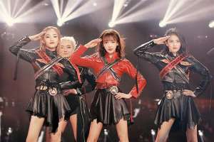 g奶美女主播热舞(吴谨言跨年 性感红衣热舞A爆了)