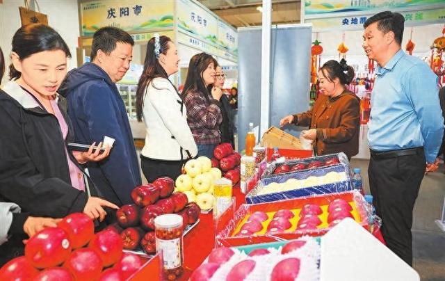 把“爱心”打包发往全国——二〇二四央企消费帮扶聚力行动直播带货及线上展销活动特写