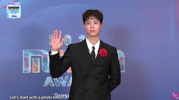 2024MAMA/JYP:跳到60岁! KATSEYE多国语言问候、ILLIT俏皮登场