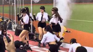 韩国女主播朴妮唛热舞(韩国美女啦啦队跳舞)