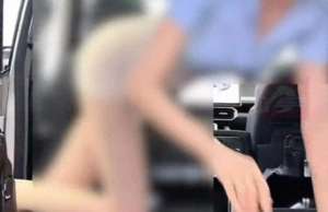 这个女主播(身着超短裙，在车内各种擦边这名女主播彻底凉凉，无限期封禁)