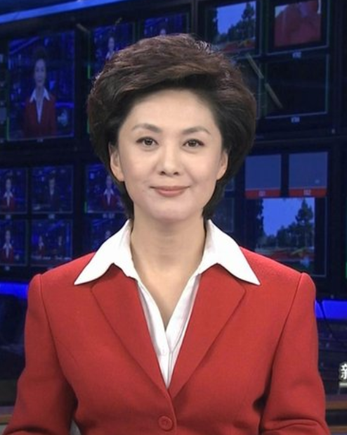 央视美女主播海霞,为练普通话嘴含石子,嫁给科学家幸福美满