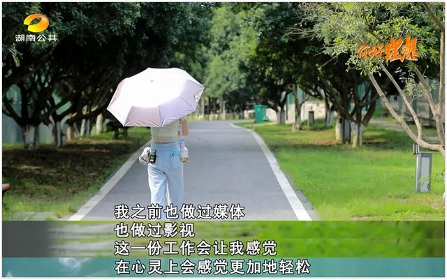 长沙女孩与13只老虎为伴,自称“虎妈”还亲吻,不料2天被咬6口