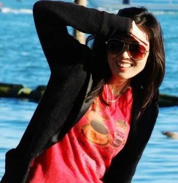 央视美女主持人李红：14岁辍学，18岁差点嫁人，今44岁风采依旧