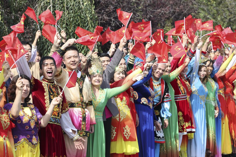 总书记新疆行｜记者手记：时代面孔里的沧桑巨变