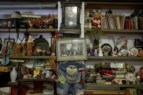 当年轻人走进二手市场:“买二手是年轻人更聪明的选择”