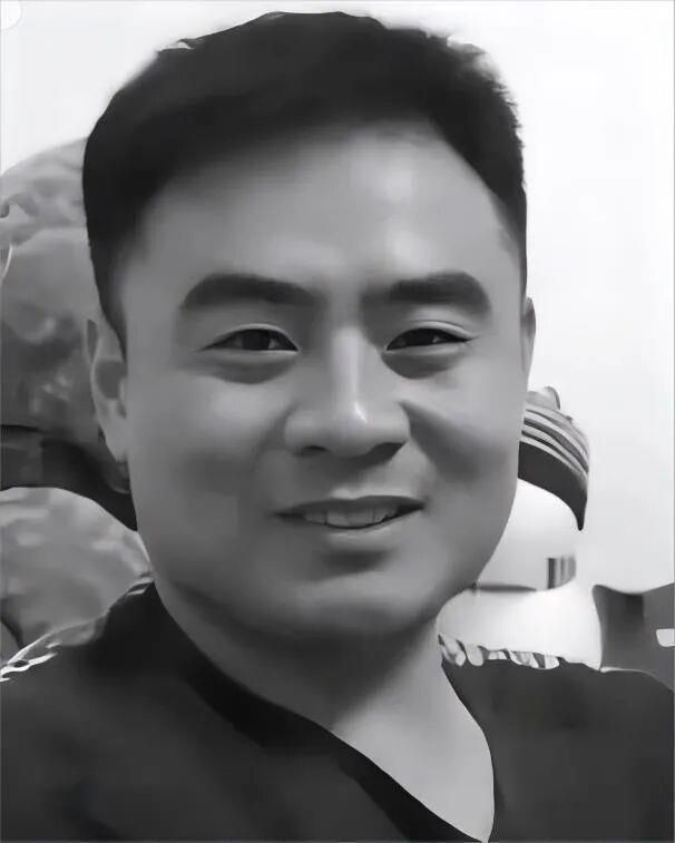 今天,致敬人民英雄!